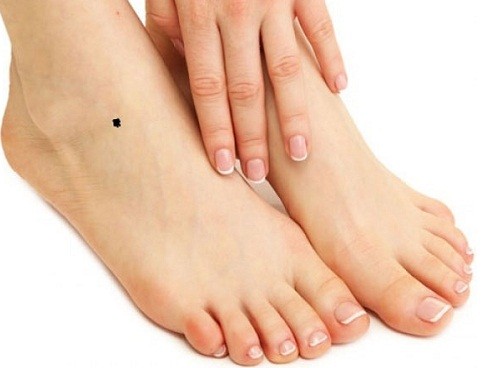 Dấu hiệu ở chân cảnh báo bệnh cực kỳ nguy hiểm, khám ngay kẻo muộn - ảnh 1