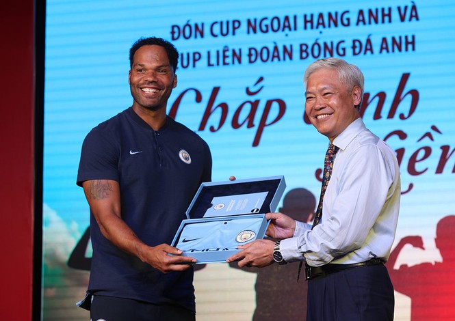 Cúp ngoại hạng Anh đến với trẻ em Làng SOS - ảnh 9