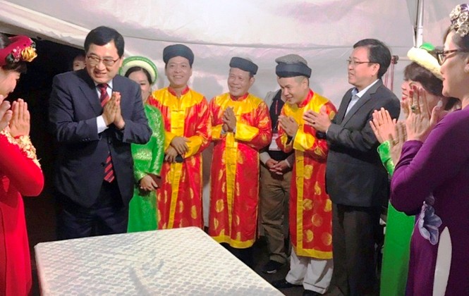 Huế lên tiếng vụ nghệ sĩ tố 'lãnh đạo tranh suất đi nước ngoài' - ảnh 1