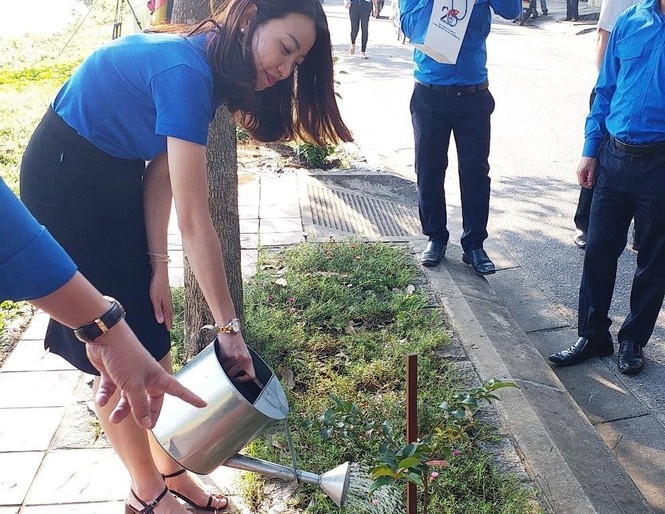 Đoàn viên thanh niên cụm Bắc Trung Bộ hưởng ứng 'Chủ Nhật xanh' tại Huế - ảnh 8