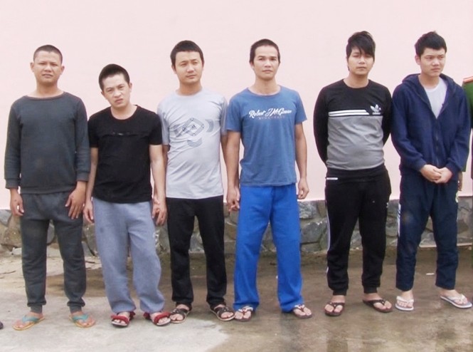 Kinh hoàng nhóm côn đồ hung hãn chặn đường chém gục nhiều người - ảnh 3