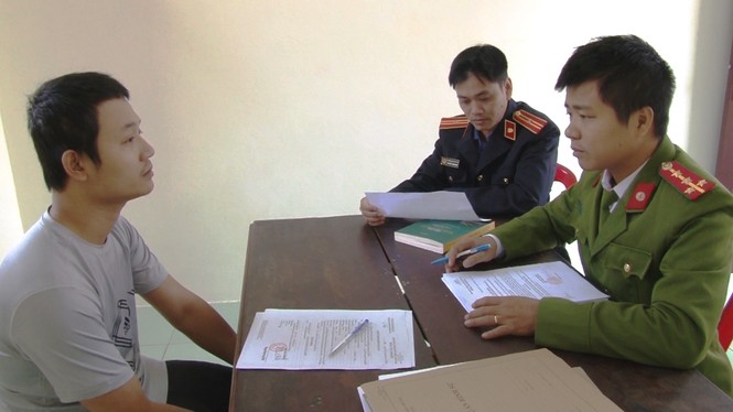 Kinh hoàng nhóm côn đồ hung hãn chặn đường chém gục nhiều người - ảnh 1