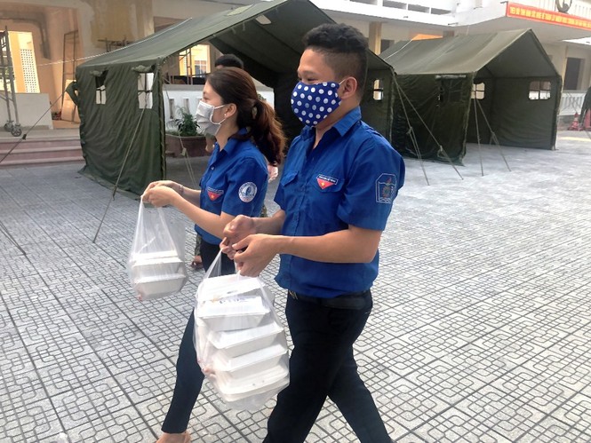 Đoàn viên thanh niên “vào bếp” hỗ trợ cấp dưỡng cho hàng trăm người cách ly tại TT-Huế - ảnh 4