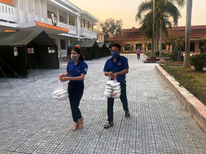 Đoàn viên thanh niên “vào bếp” hỗ trợ cấp dưỡng cho hàng trăm người cách ly tại TT-Huế - ảnh 6