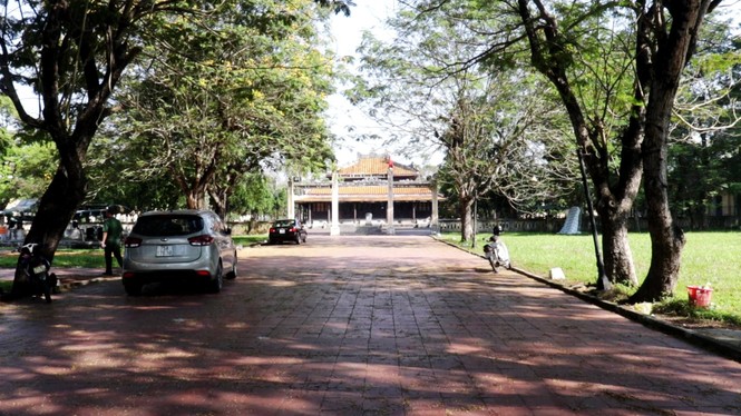 Xem bộ đội tháo rời máy bay tại Huế để chuyển về nơi mới của bảo tàng - ảnh 1