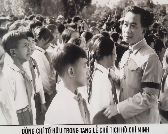 Chân thực những hình ảnh đi cùng năm tháng về nhà thơ Tố Hữu - ảnh 5