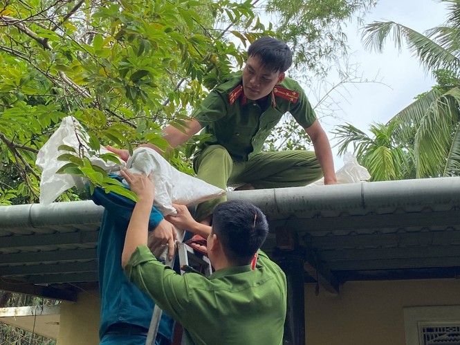 Quân đội, công an huy động 100% quân số ứng phó bão số 9 - ảnh 9