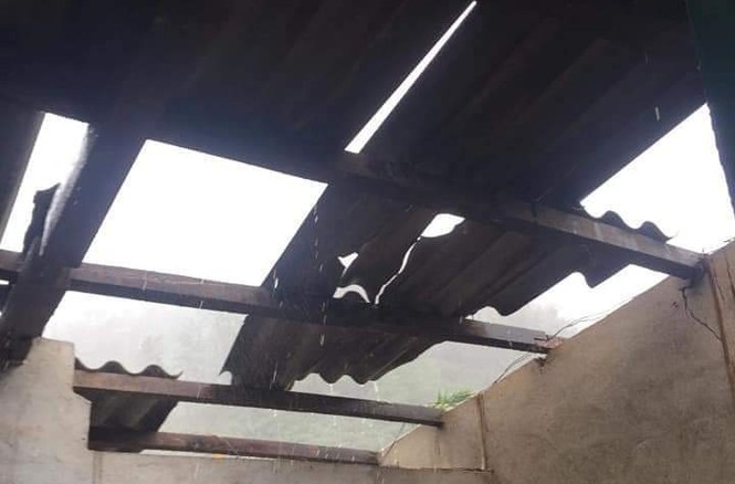 Thừa Thiên Huế: Huyện miền núi Nam Đông tan hoang trong bão số 9 - ảnh 1