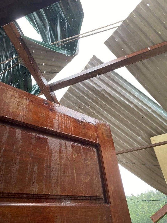 Thừa Thiên Huế: Huyện miền núi Nam Đông tan hoang trong bão số 9 - ảnh 2