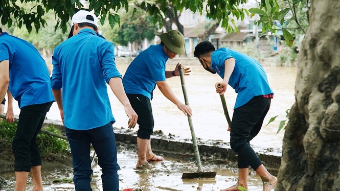TT-Huế: Huy động tổng lực đoàn viên ra quân xử lý môi trường, giúp dân sau bão lũ - ảnh 13