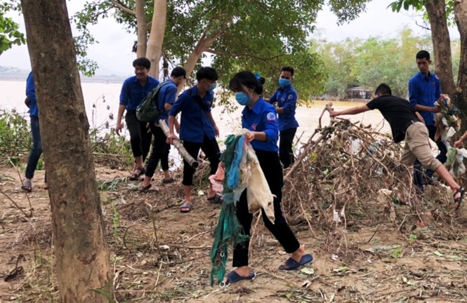 TT-Huế: Huy động tổng lực đoàn viên ra quân xử lý môi trường, giúp dân sau bão lũ - ảnh 16
