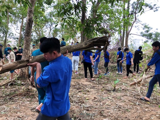 TT-Huế: Huy động tổng lực đoàn viên ra quân xử lý môi trường, giúp dân sau bão lũ - ảnh 17
