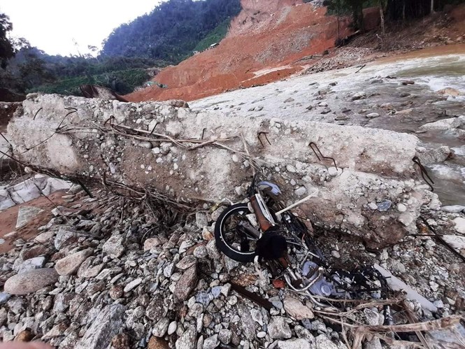 Chia từng lô hiện trường để tìm kiếm 12 nạn nhân mất tích tại Rào Trăng 3 - ảnh 6