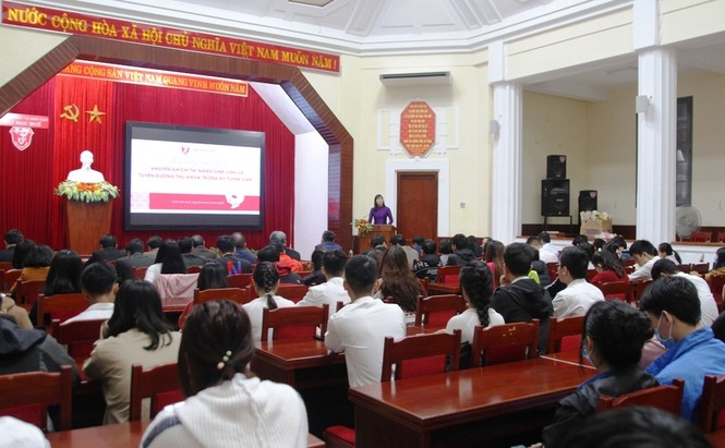 Huế tuyên dương tân thủ khoa đại học và sinh viên tài năng - ảnh 2