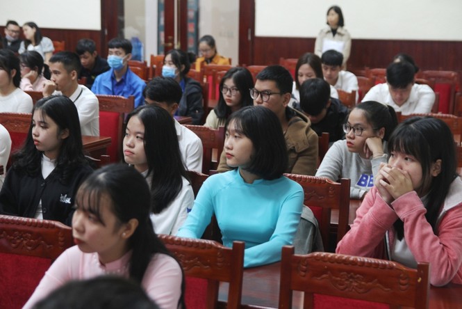 Huế tuyên dương tân thủ khoa đại học và sinh viên tài năng - ảnh 1