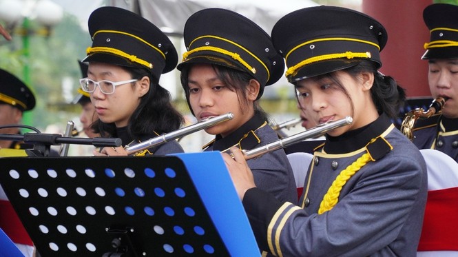 Huế: Lần đầu tiên, 40 nghệ sĩ ‘kèn Tây’ diễn Nhã nhạc Cung đình mừng năm mới - ảnh 2