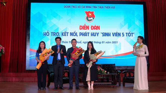 Tỉnh Đoàn TT-Huế tuyên dương “sinh viên 5 tốt”, “học sinh 3 rèn luyện“ - ảnh 1