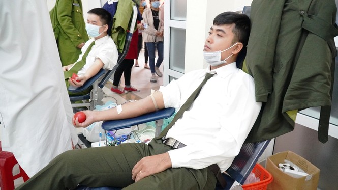 Tưng bừng Chủ Nhật Đỏ giữa mưa lạnh xứ Huế - ảnh 16