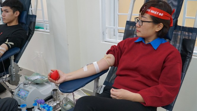 Tưng bừng Chủ Nhật Đỏ giữa mưa lạnh xứ Huế - ảnh 19