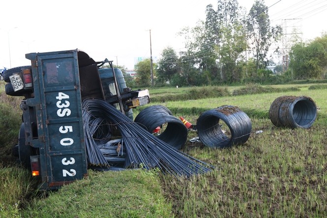 tai nạn ô tô liên hoàn, 4 người thương vong ở Quảng Nam - ảnh 4