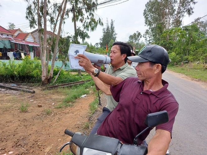 Người dân Quảng Nam hối hả chằng chống nhà cửa, di dời tránh bão số 9 - ảnh 5