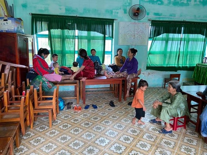 Người dân Quảng Nam hối hả chằng chống nhà cửa, di dời tránh bão số 9 - ảnh 6