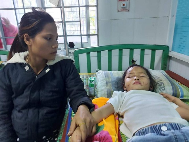 Người mẹ ôm con thoát nạn vụ sạt lở ở Quảng Nam - ảnh 2