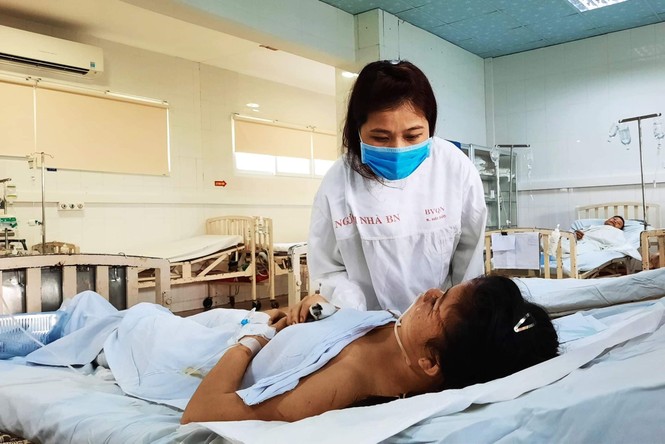 Thanh niên xung kích dọn dẹp sau bão số 9 - ảnh 4