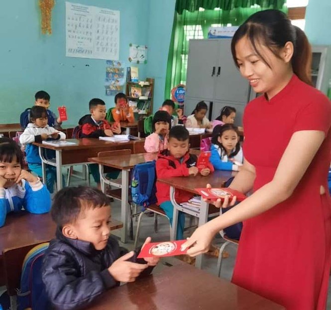 Học sinh Quảng Nam nhận lì xì ngày trở lại lớp - ảnh 5
