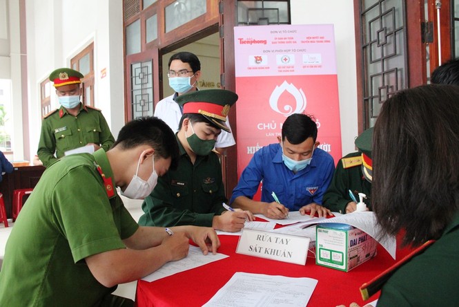 Bạn trẻ Quảng Nam tham gia hiến máu cứu người - ảnh 2