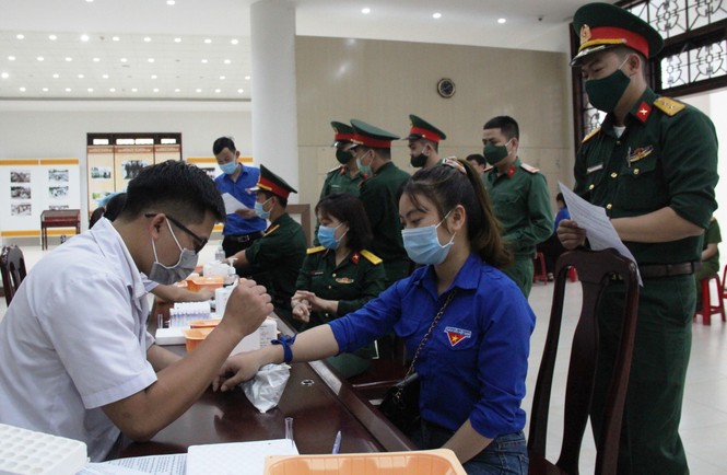 Bạn trẻ Quảng Nam tham gia hiến máu cứu người - ảnh 1