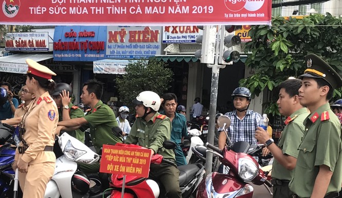 Kết thúc thi Toán: Thí sinh hớn hở, cập nhật lời giải - ảnh 20