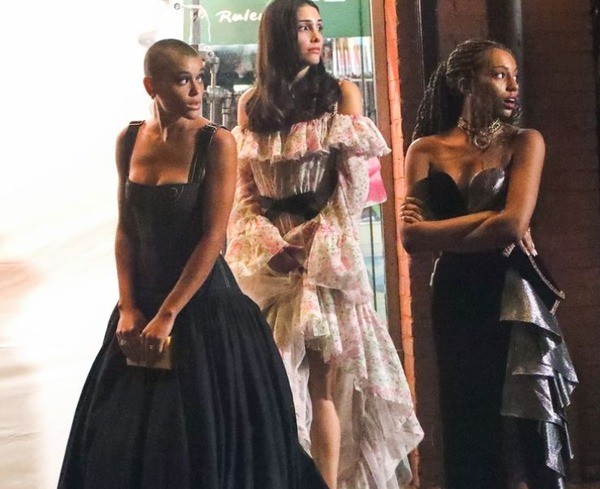 Hóng Gossip Girl phiên bản mới từ ảnh hậu trường hiếm hoi - ảnh 4