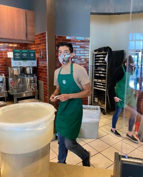 Anh phục vụ quán café được netizen tặng hơn 1 tỷ đồng tiền “tip” sau khi bị khách mắng vô lý - ảnh 1