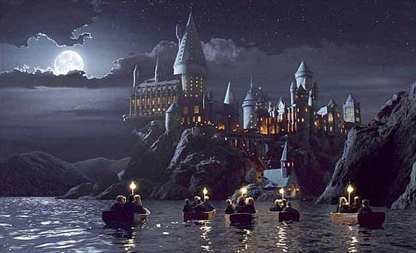 Trường Hogwarts của Harry Potter xuất hiện trên bầu trời Trung Quốc, lại một bí ẩn của năm 2020? - ảnh 3