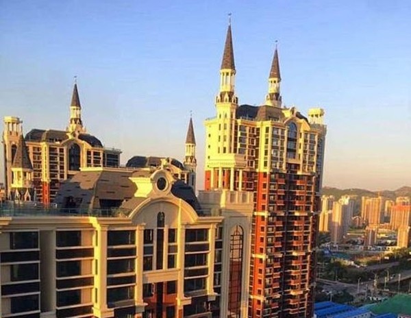 Trường Hogwarts của Harry Potter xuất hiện trên bầu trời Trung Quốc, lại một bí ẩn của năm 2020? - ảnh 4