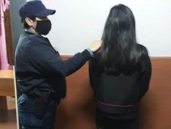 Xót xa em bé sơ sinh bị bỏ rơi với con dao rỉ sét găm trên lưng, nhưng em đã sống sót kỳ diệu - ảnh 3
