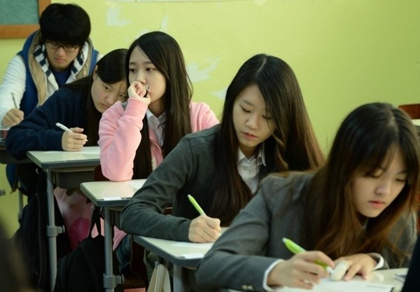 Hàn Quốc định tặng 400.000đ/tháng tiền điện thoại cho người trên 13 tuổi, tại sao bị phản đối? - ảnh 2