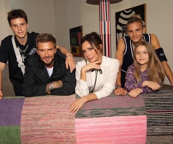 Vì “lỗi thời trang” này mà David Beckham bị các fan chê là lôi thôi khi đến dự show của vợ - ảnh 3
