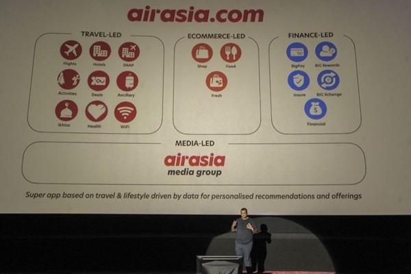 CEO của hãng hàng không AirAsia tập đi xe máy, “làm thêm” công việc ship thức ăn tận nhà - ảnh 3