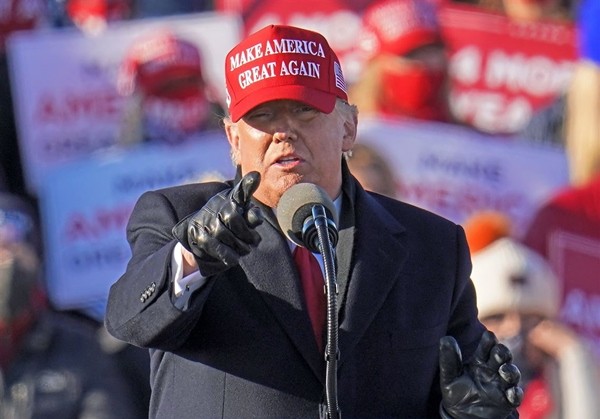 Tổng thống Trump chưa chịu nhượng bộ, nhưng Shop Quà tặng của Nhà Trắng đã nhượng bộ rồi - ảnh 3