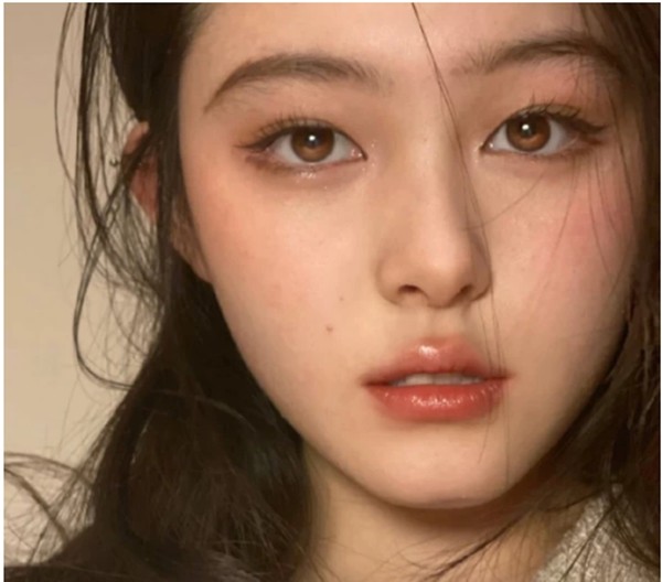 Mua kính áp tròng đang “hot” trên mạng, một loạt khách hàng kêu ca vì kính làm lệch cả mắt - ảnh 1