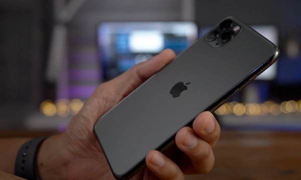 Trong khi mọi người đi mua iPhone 12, có người mua iPhone 11 giảm giá và gặp cái kết đắng - ảnh 1