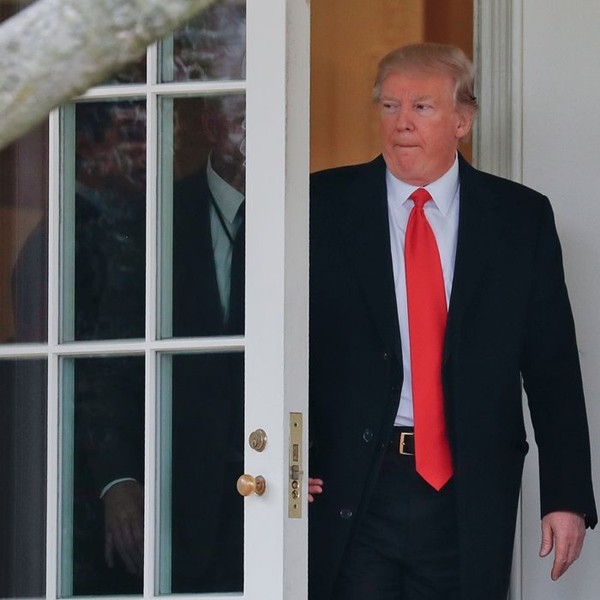 Nếu Tổng thống Trump nhất định không chịu rời Nhà Trắng, thì chuyện gì có thể sẽ xảy ra? - ảnh 2