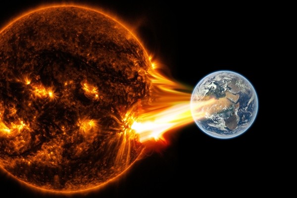 Dự báo của nhà tiên tri Nostradamus cho năm 2021: Bão Mặt Trời, động đất, và còn gì nữa? - ảnh 2