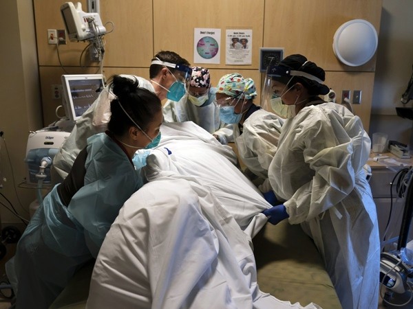 Mỗi phút có thêm 10 người nhiễm virus: Điều gì khiến Los Angeles trở thành “điểm nóng kinh hoàng” như vậy? - ảnh 3