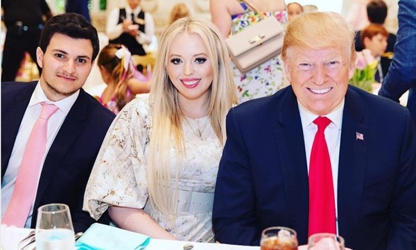 Con gái Tổng thống Trump gây chú ý vì chọn lúc bố sắp rời nhiệm sở để thông báo
