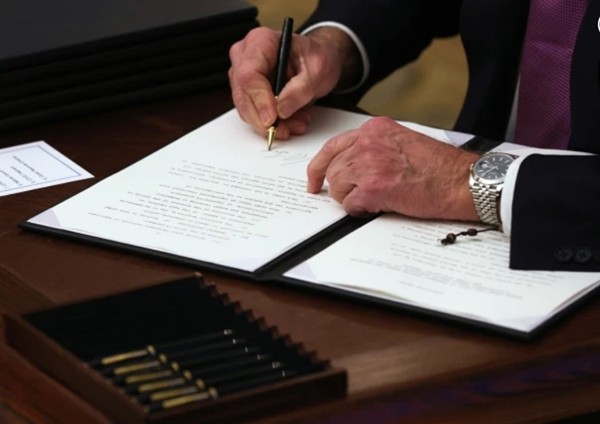Chiếc đồng hồ của tân Tổng thống Joe Biden có gì đặc biệt mà tất cả mọi người đều nói đến? - ảnh 3