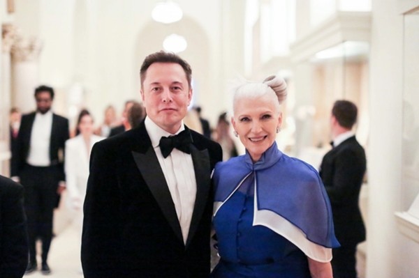 Làm sao để nuôi dạy con thành tỷ phú: Chính mẹ của Elon Musk đã đưa các con tới thành công - ảnh 1