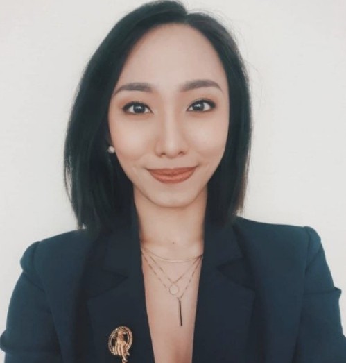 Thí sinh Hoa hậu Hoàn vũ Singapore lén dùng thẻ ngân hàng của bạn để mua sắm bằng “chiêu” cực dễ - ảnh 1